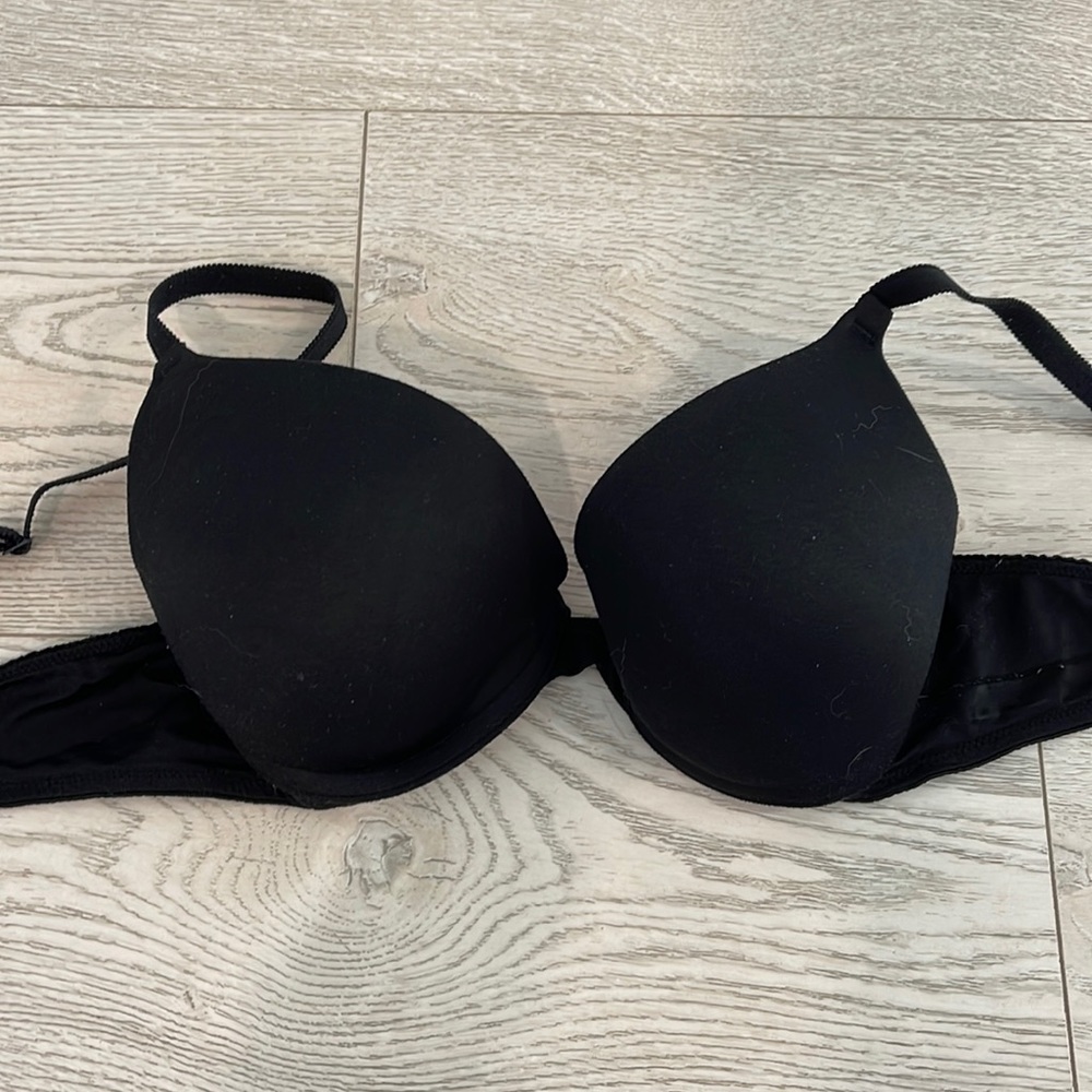 34B BLACK VICTORIA SECRET PUSH UP BRA